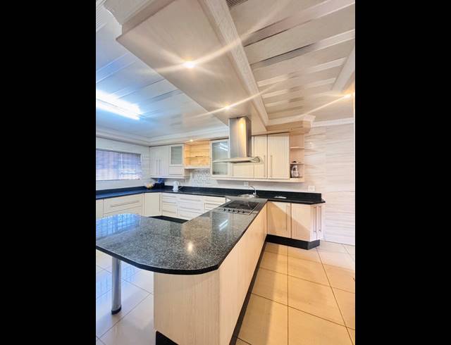 4 BEDROOM FREESTANDING SOLD IN DIE HEUWEL